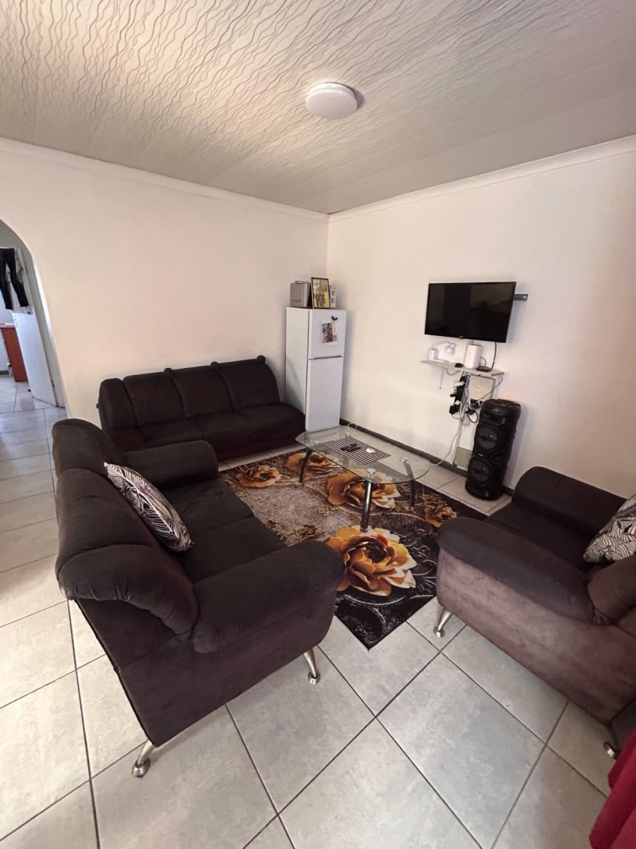 2 Bedroom Property for Sale in Lentegeur Western Cape
